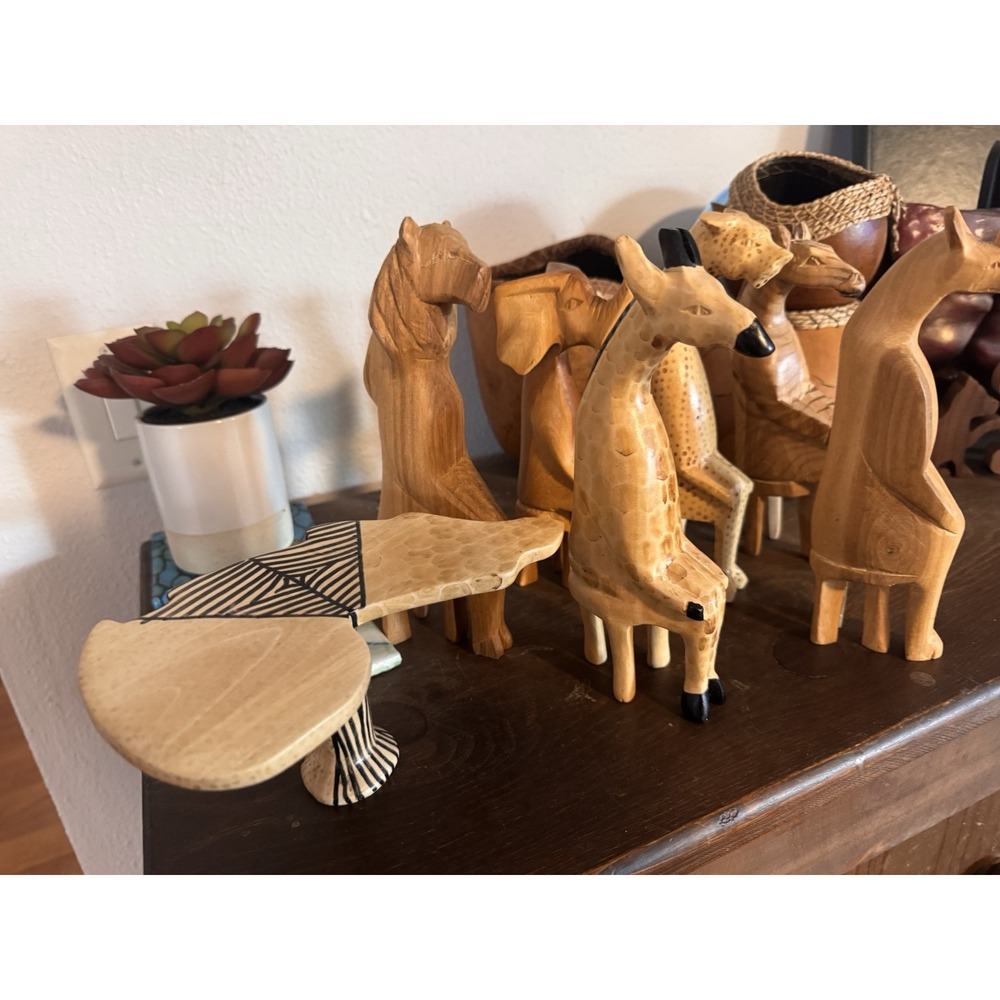 VTG Mahogany Hand Carved In Kenya Wood Animal Set of 6 Seated + Map Table